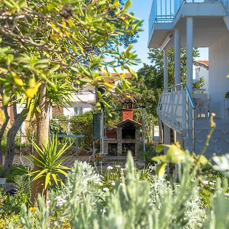 Apartment Cozy Apartment In Stari Grad With Wifi