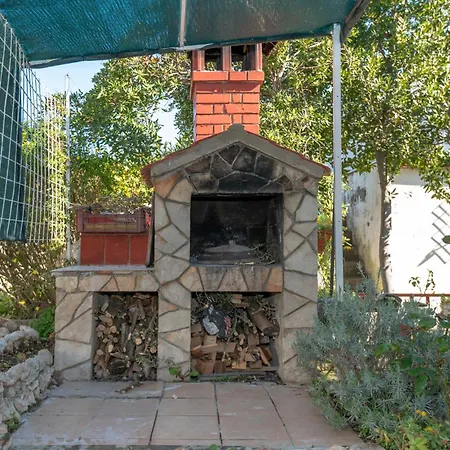 Cozy Apartment In Stari Grad With Wifi Apartment